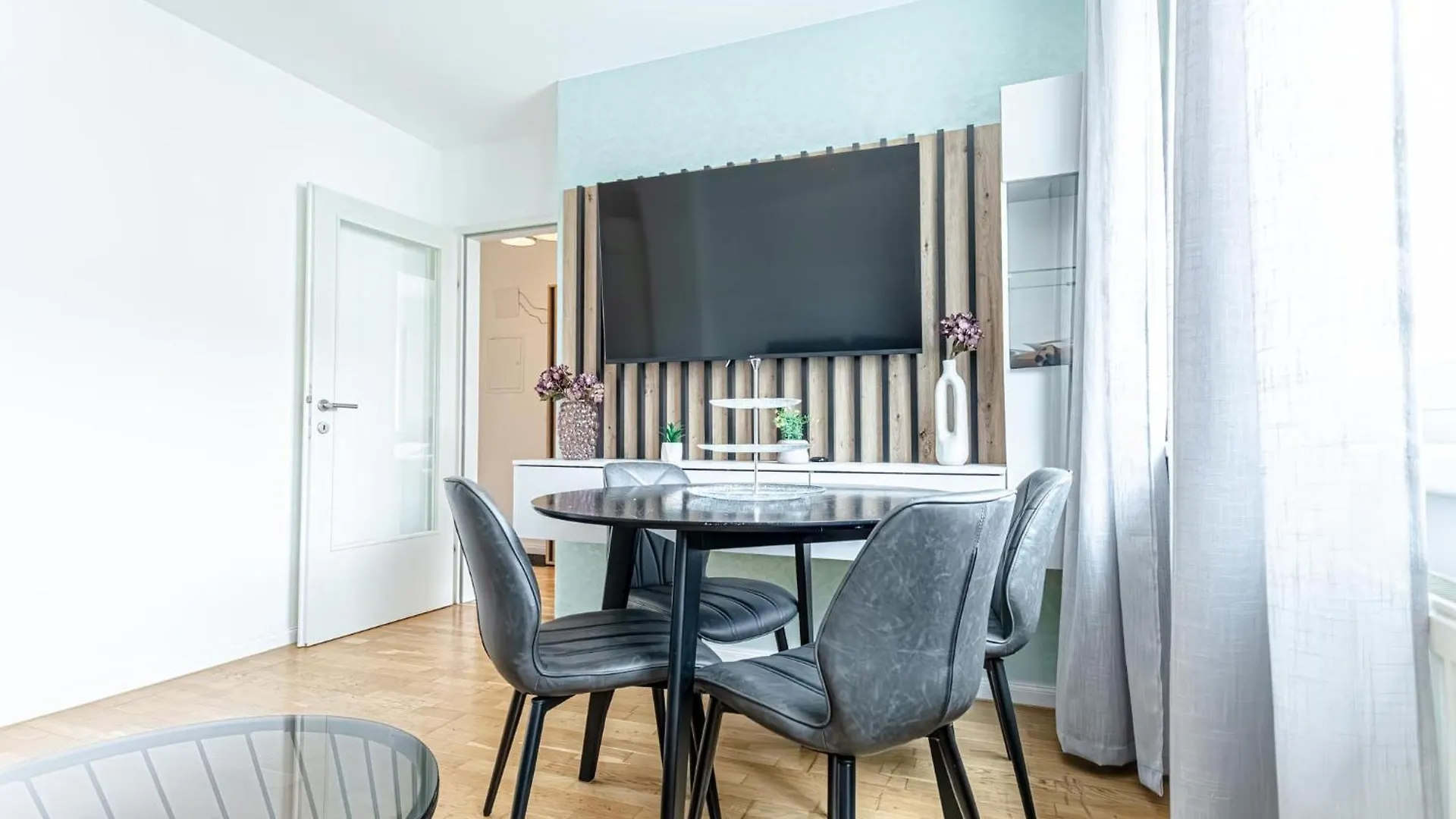 Chic 1Br And 1Lr Apt In Central Vienna 0*,  Austria