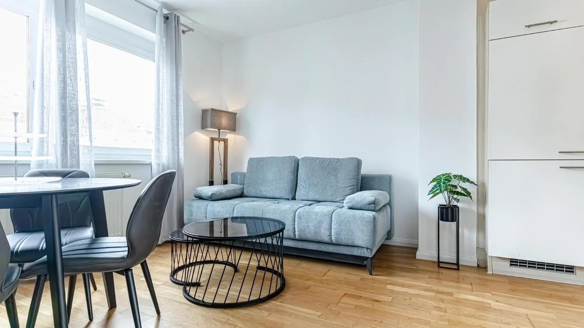 Chic 1Br And 1Lr Apt In Central Vienna 0*,  Austria